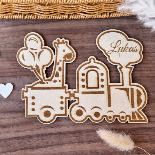 Baby und Kind Namensschild „Zug mit Giraffe“ – Holzdeko für Babyzimmer und Kinderzimmer Türschild