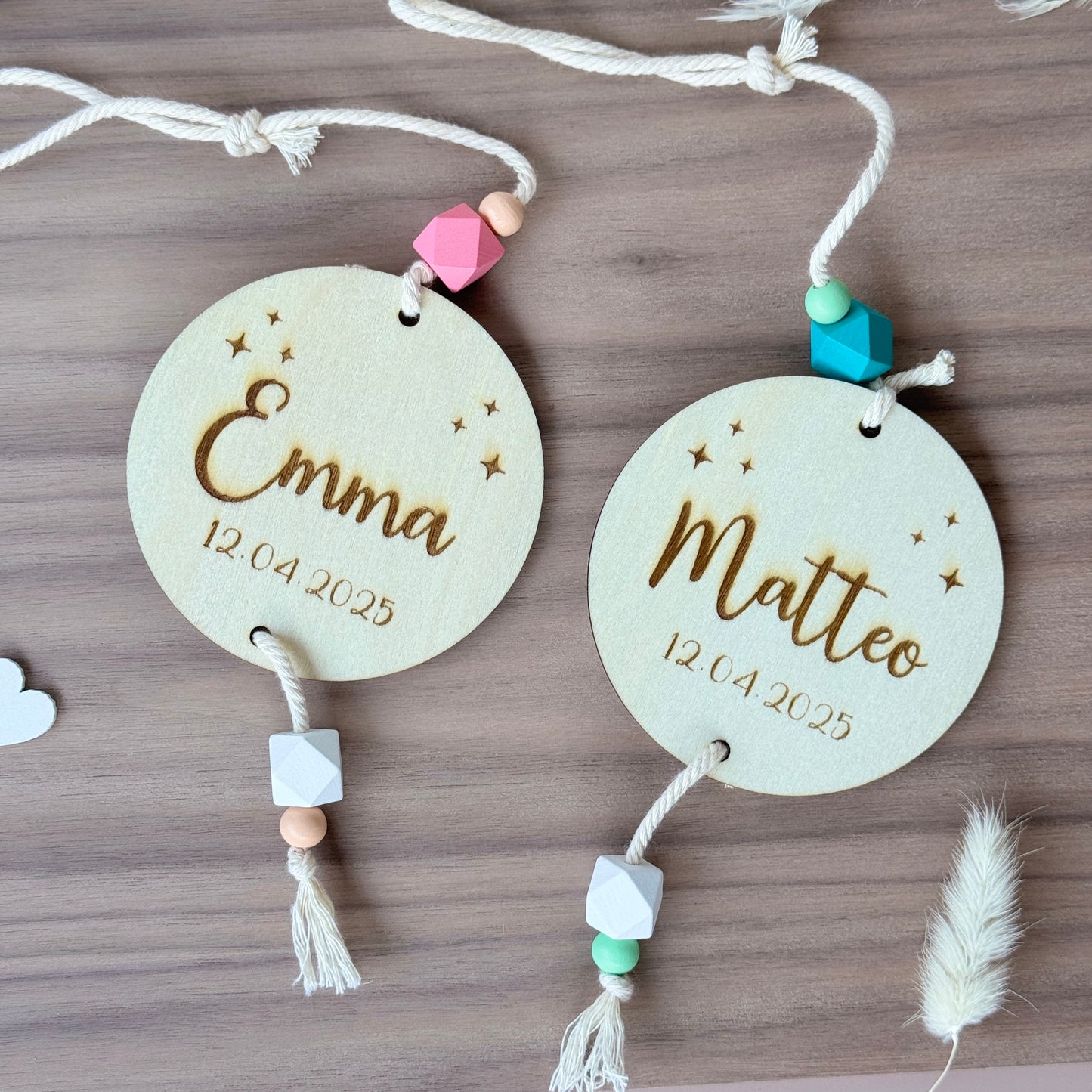 Personalisiertes Namensschild Baby mit Holzperlen
