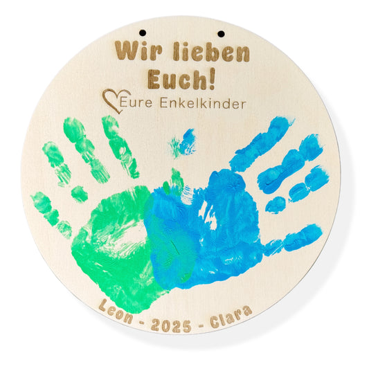 Handabdruck Geschenk,  Personalisiertes Holzschild „Wir lieben Euch!“ – Geschenk von den Enkelkindern an Oma & Opa