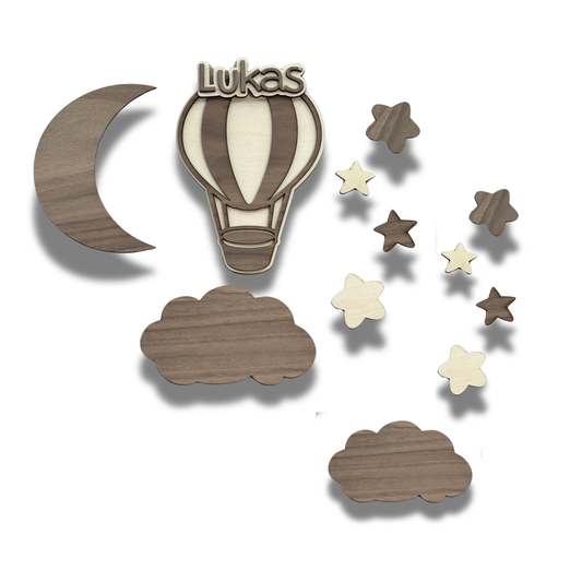 Personalisierte Wanddeko fürs Babyzimmer – Wolken, Mond & Heißluftballon aus Holz