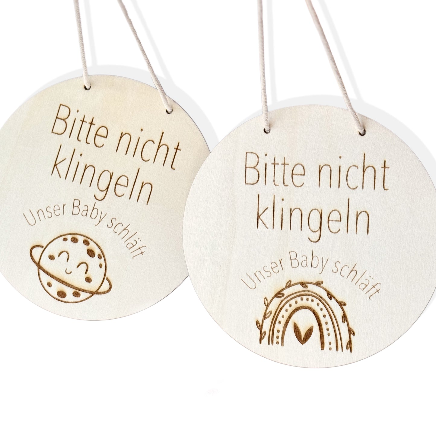 Türschild „Bitte nicht klingeln – Baby schläft“ aus Holz – rundes Schild mit Makramee-Band