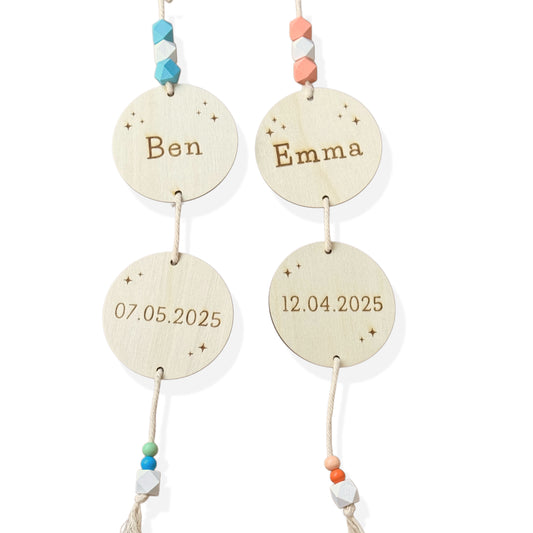 Namenskette Baby Personalisierte Holzdeko mit Name & Geburtsdatum - Pastell Perlen Kreisanhänger mit Makramee Garn , Nordicdeern 