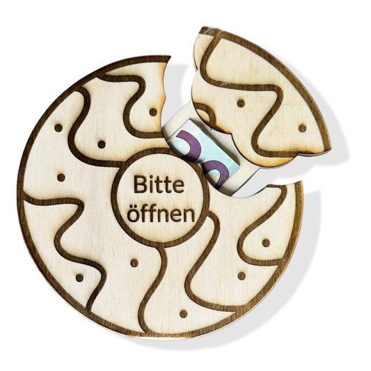 Donut Geldgeschenk Verpackung , Donut aus Holz – originelle Verpackung mit „Biss“
