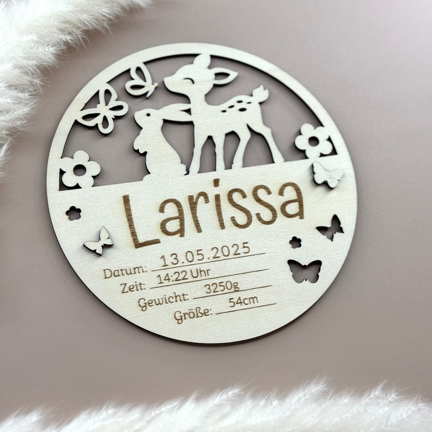 Geburtstafel Geschenk zur Geburt - Name und Geburtsdaten - Holzschild mit Reh, Hase und Schmetterlingen